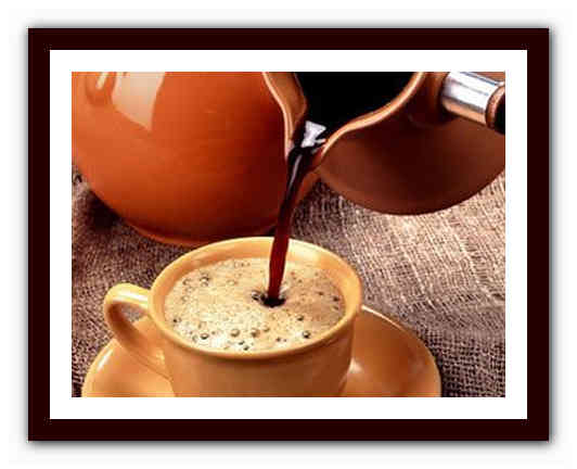 При пониженном давлении пьют кофе. Кофе при простуде. Кофе повышает давление или понижает давление. Кофе при невралгии. Можно ли пить кофе при простуде.